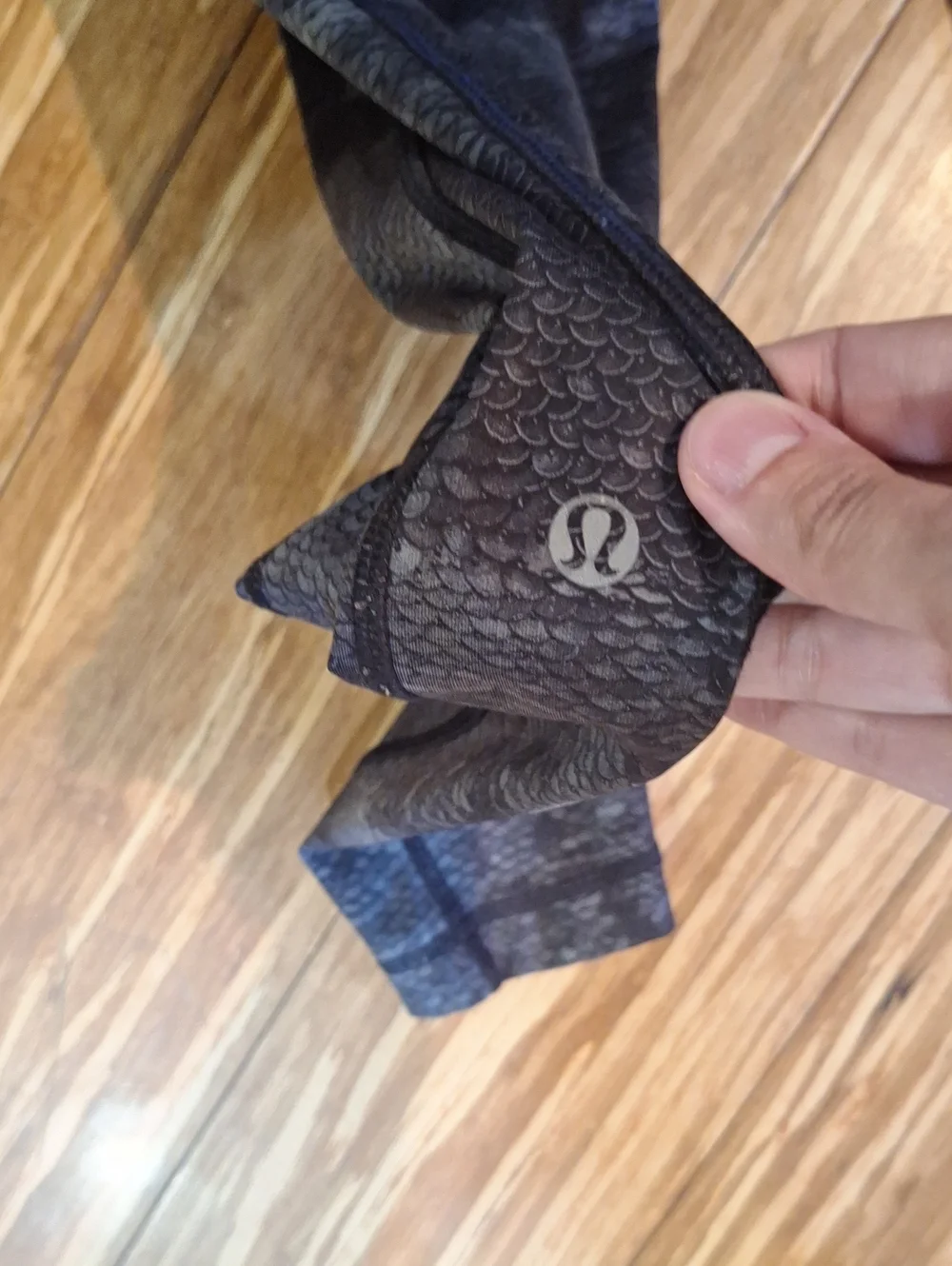 Lululemon Gray Mermaid Scale Leggings Size 6